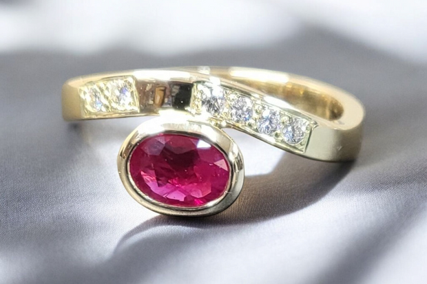 Ruby & Diamond Ring 18ct Gold