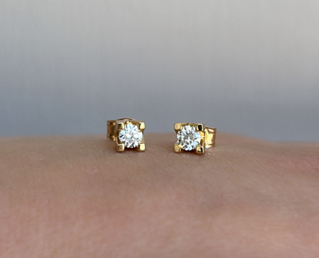 18ct Yellow Gold Diamond Stud Earrings